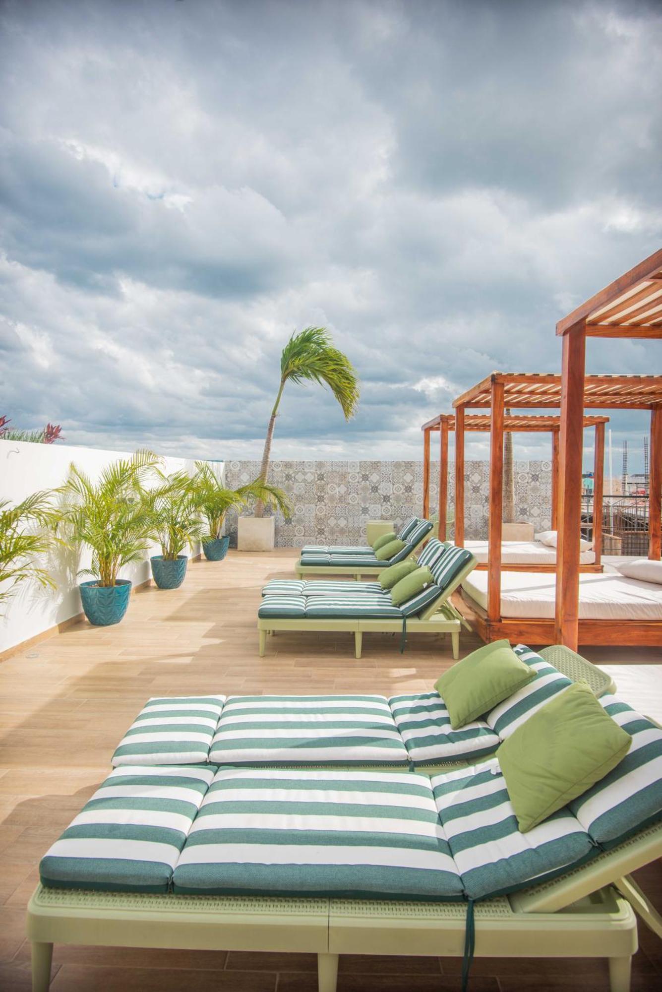 Apartment Downtown Penthouse With Private Pool, Rooftop Pool And Gym, Short Distance From Beaches, Restaurants & Nightlife *
