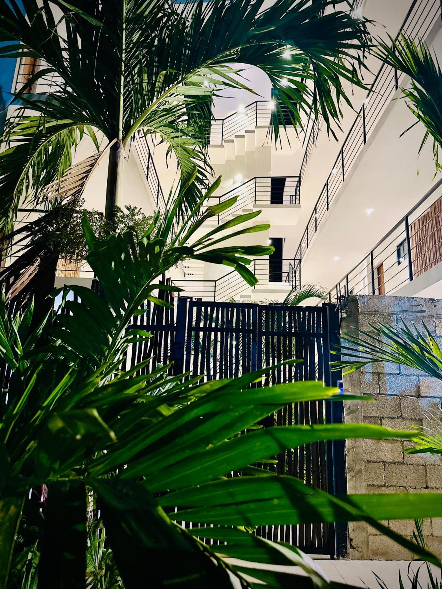 Apartment Downtown Penthouse With Private Pool, Rooftop Pool And Gym, Short Distance From Beaches, Restaurants & Nightlife