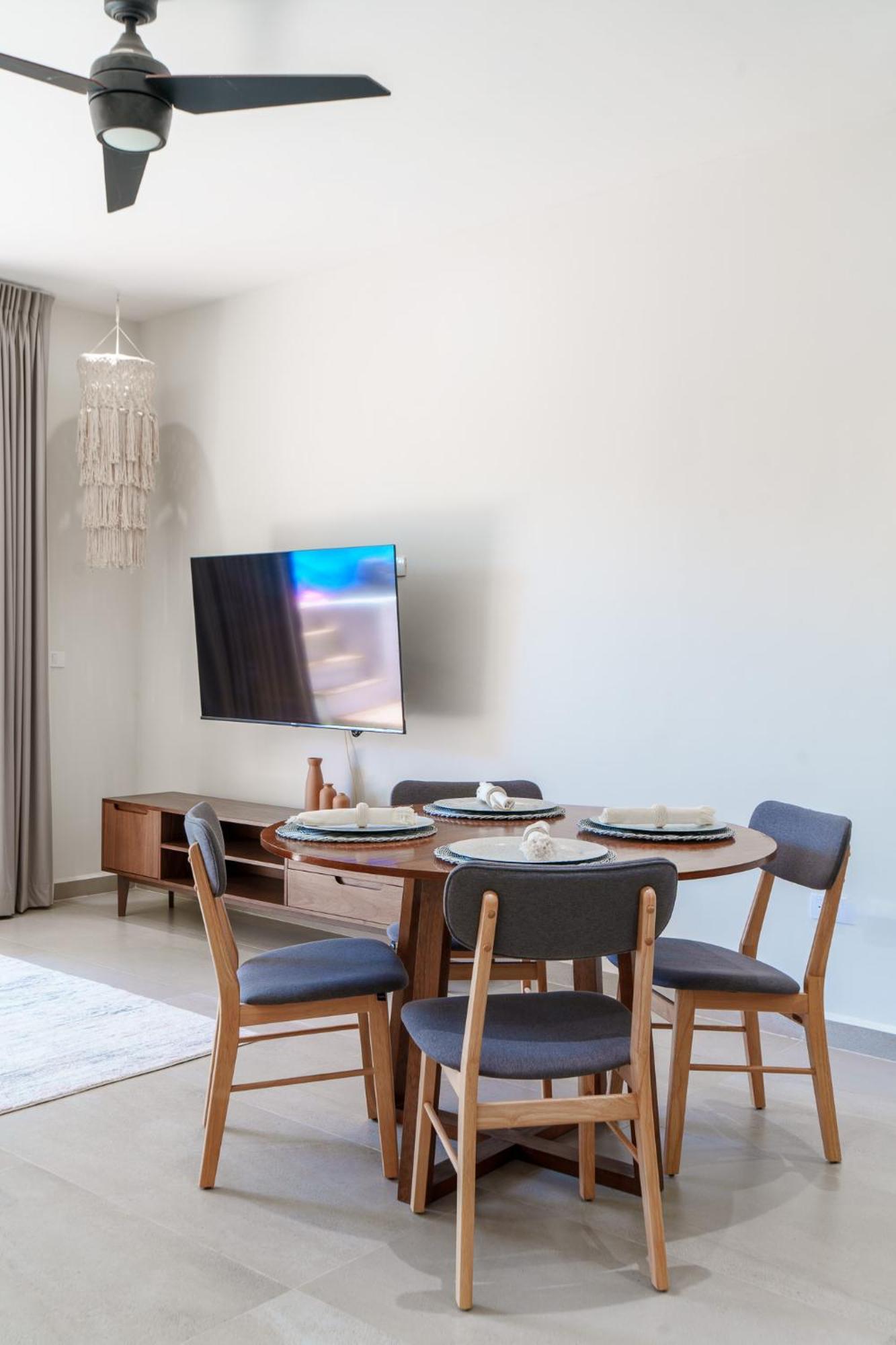 Apartment Downtown Penthouse With Private Pool, Rooftop Pool And Gym, Short Distance From Beaches, Restaurants & Nightlife
